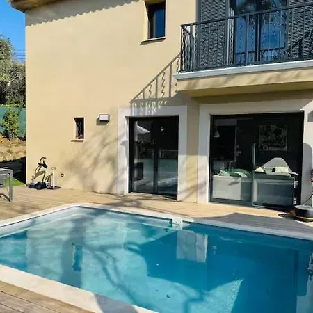 Before Making A Request, Read My Host Profile At Bottom Of Page # Fully Private 3-bedroom Luxury Close To Apartment *