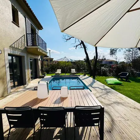 Before Making A Request, Read My Host Profile At Bottom Of Page # Fully Private 3-bedroom Luxury Close To Apartment