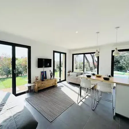 Before Making A Request, Read My Host Profile At Bottom Of Page # Fully Private 3-bedroom Luxury Close To