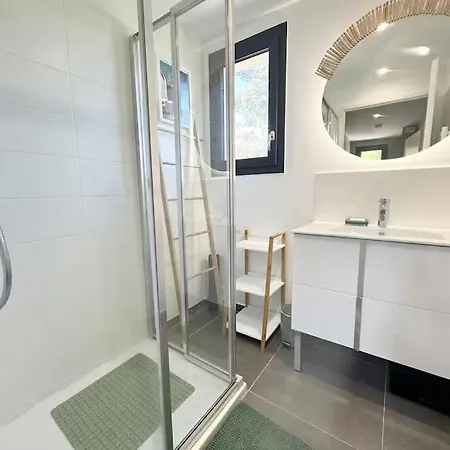 Before Making A Request, Read My Host Profile At Bottom Of Page # Fully Private 3-bedroom Luxury Close To *