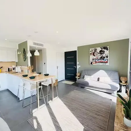 Before Making A Request, Read My Host Profile At Bottom Of Page # Fully Private 3-bedroom Luxury Close To 公寓