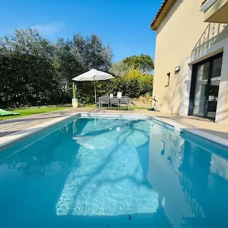 Before Making A Request, Read My Host Profile At Bottom Of Page # Fully Private 3-bedroom Luxury Close To Apartment *