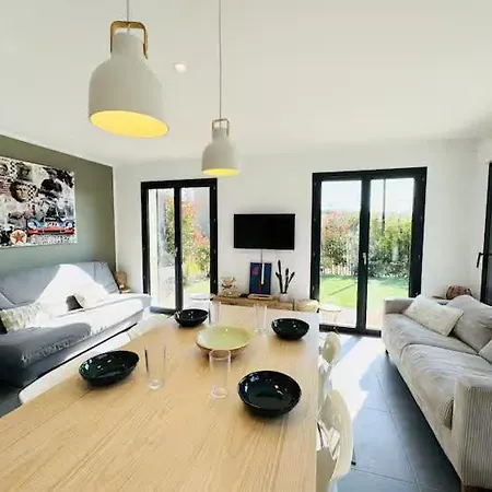 Before Making A Request, Read My Host Profile At Bottom Of Page # Fully Private 3-bedroom Luxury Close To Lägenhet *