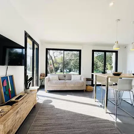 Before Making A Request, Read My Host Profile At Bottom Of Page # Fully Private 3-bedroom Luxury Close To Lägenhet *